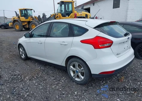 2015 Ford Focus Se z USA, uszkodzony, nr VIN 1FADP3K23FL275954